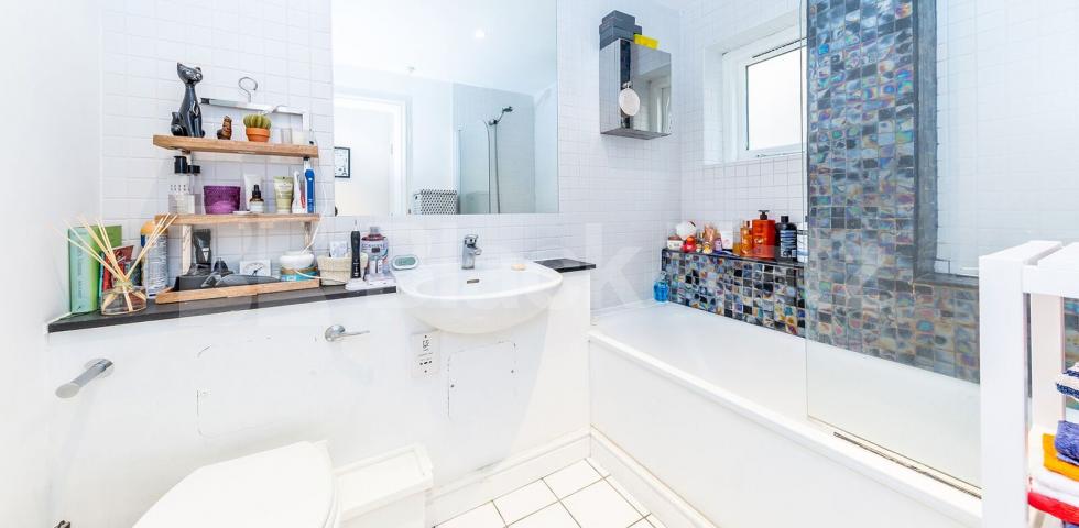 			1 Bedroom, 1 bath, 1 reception Flat			 Sussex Way, HOLLOWAY